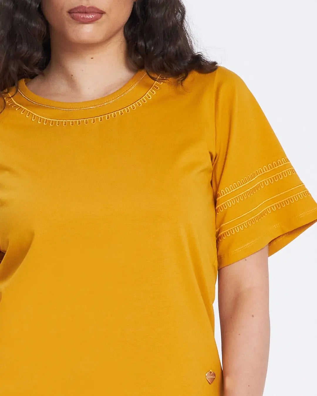 T-shirt a mezze maniche con ricami SOLE DORABELLA