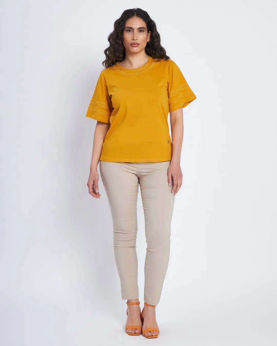 T-shirt a mezze maniche con ricami SOLE DORABELLA