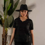 T-shirt combinata in lino e jersey melange con pizzo macramé sullo scollo a V BLACK DORABELLA