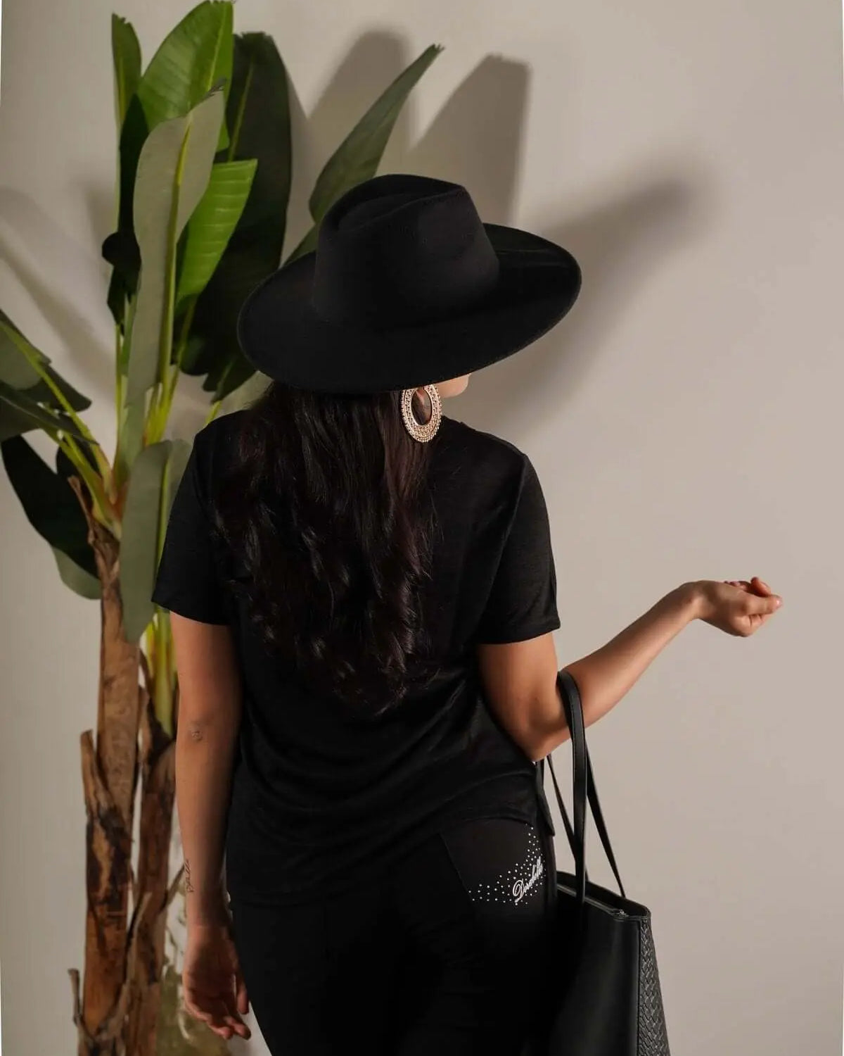 T-shirt combinata in lino e jersey melange con pizzo macramé sullo scollo a V BLACK DORABELLA