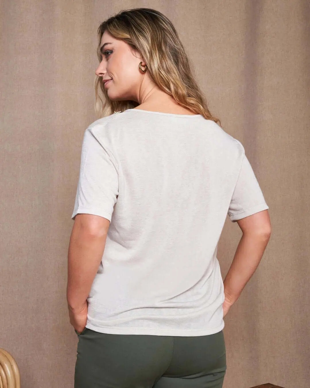 T-shirt combinata in lino e jersey melange con pizzo macramé sullo scollo a V NATURALE DORABELLA