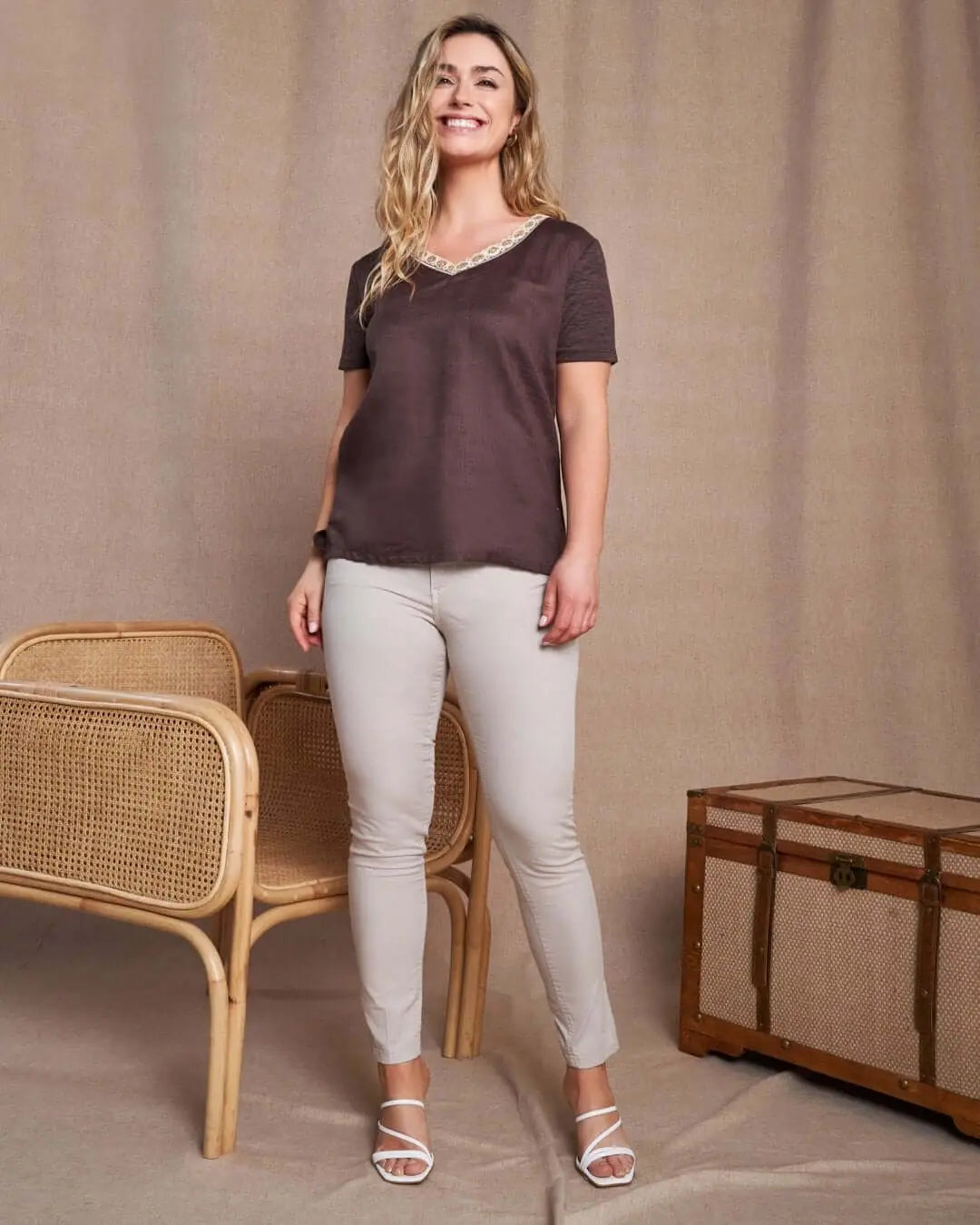 T-shirt combinata in lino e jersey melange con scollo a V con ricami di paillettes CACAO DORABELLA