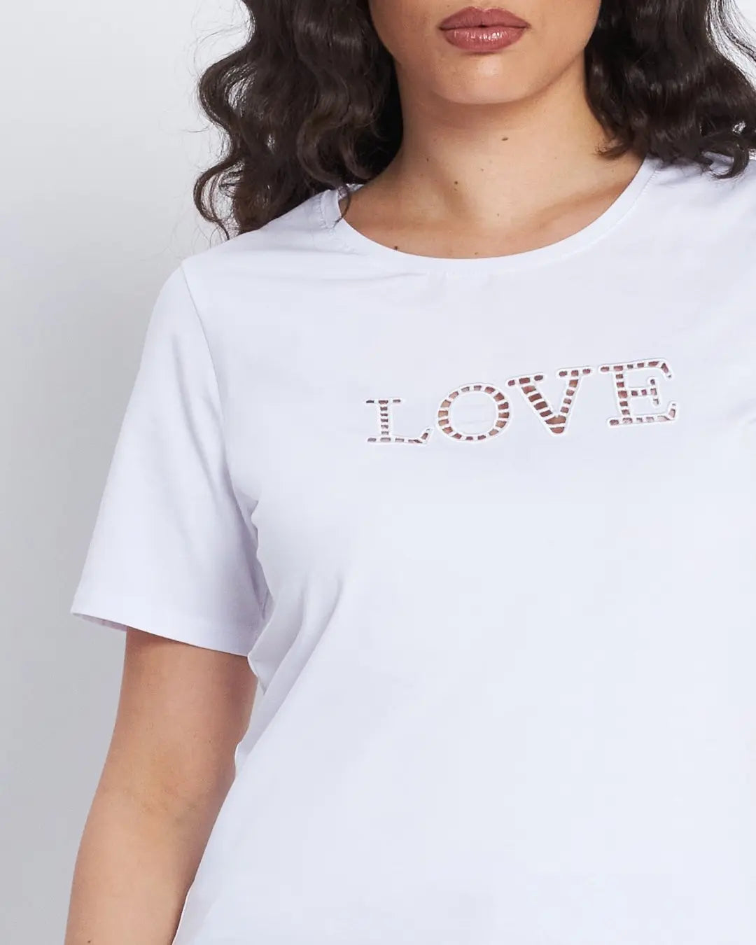 T-shirt con scritta ricamata con trafori BIANCO DORABELLA