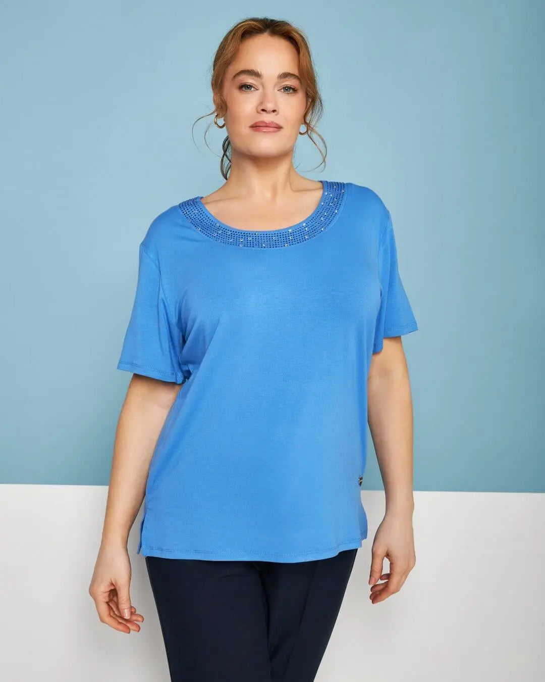 T-shirt in jersey di viscosa elasticizzata con applicazioni di strass LAVANDA DORABELLA PIU' XXL