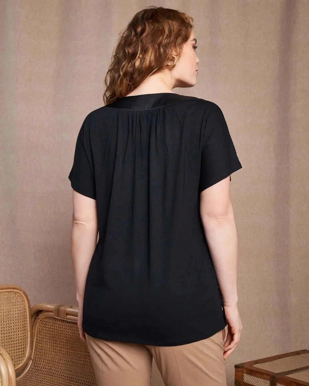 T-shirt kimono in jersey di viscosa elasticizzata con scollo a V