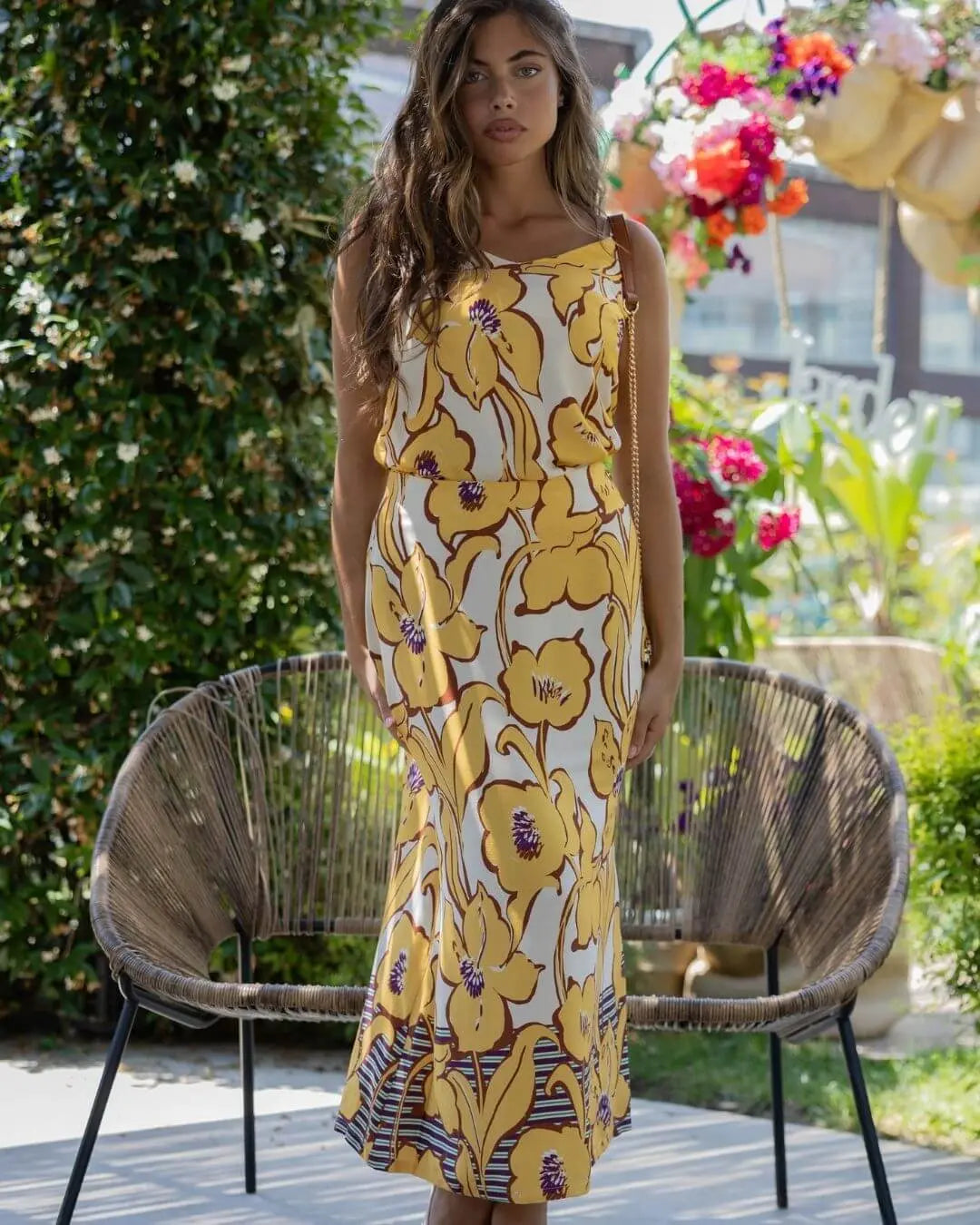 Top con spalline sottili in viscosa lucida con fantasia floreale. OCRA DORABELLA