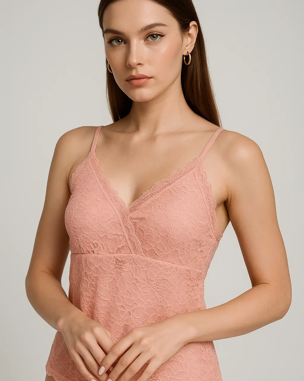 Top in pizzo con scollo incrociato e bretelle Unica by Dorabella