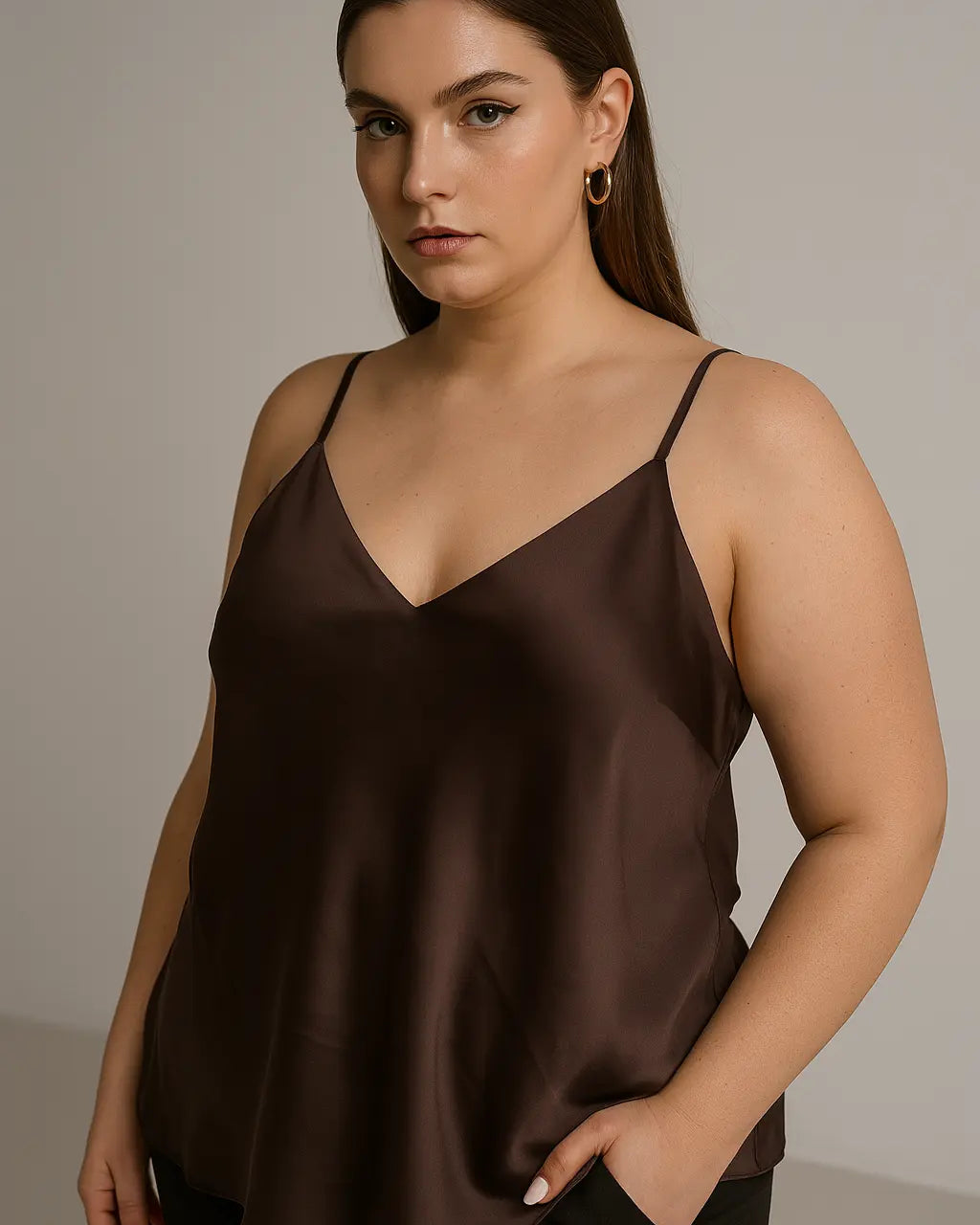 Top in raso con scollo a V e bretelle regolabili Unica by Dorabella