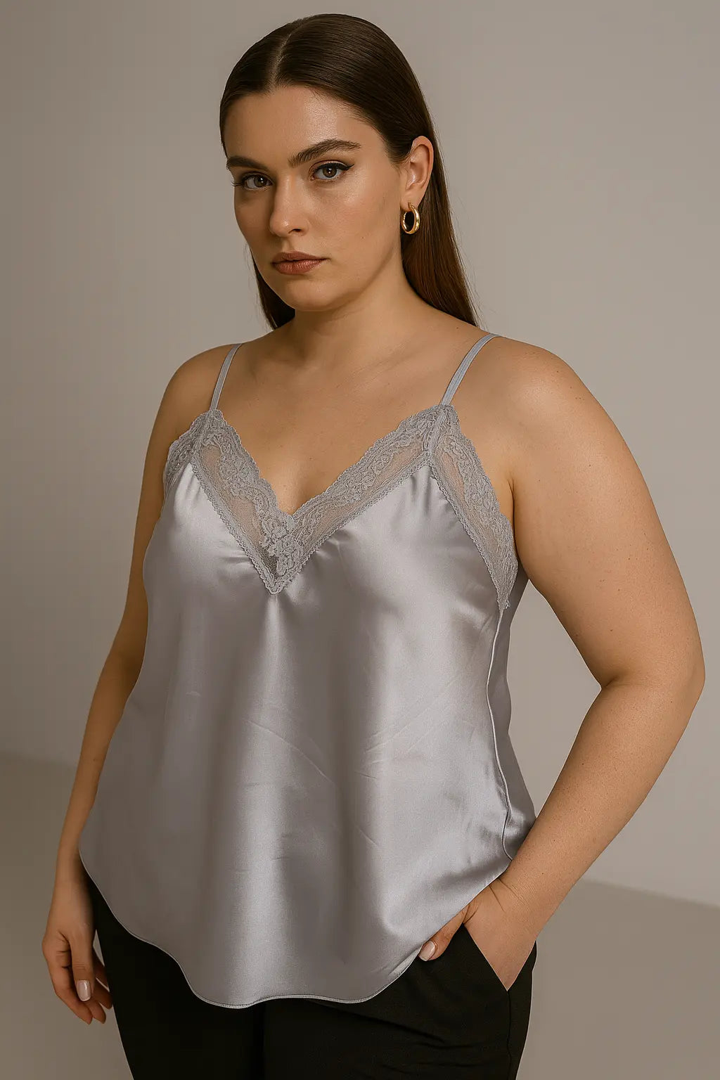 Top scollo a V con inserti in pizzo a tono Unica by Dorabella