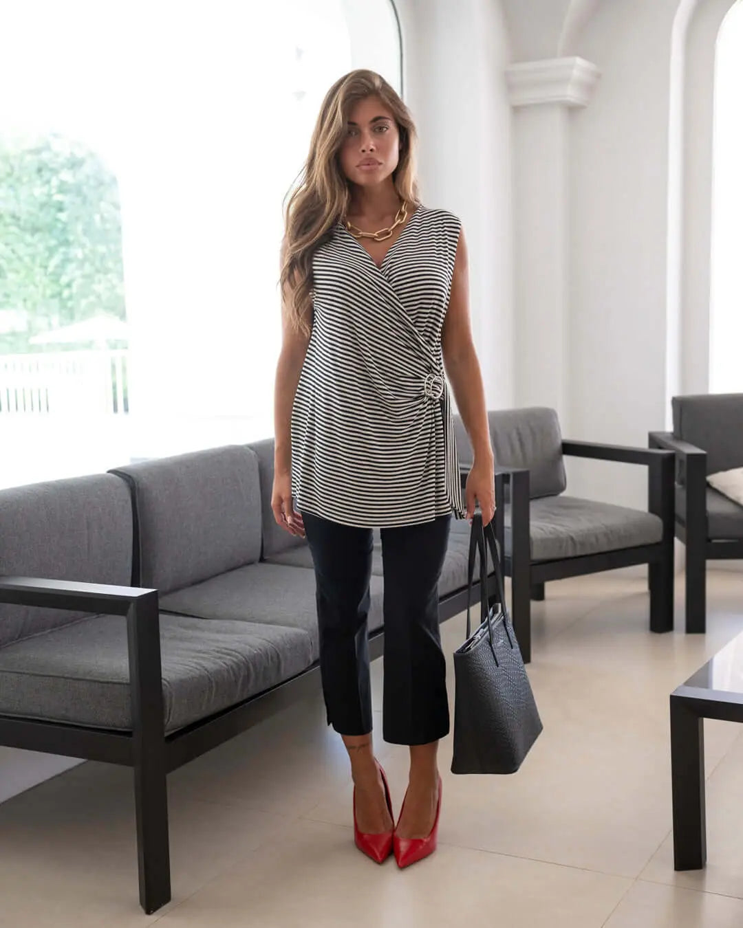 Top smanicato in misto viscosa lurex con fantasia a righe e dettaglio anelli in metallo. BIANCO-BLU DORABELLA