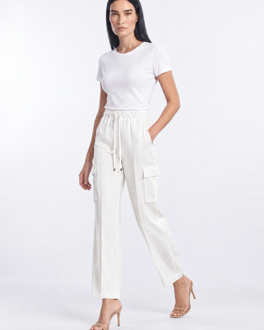 Pantalone cargo a gamba dritta in lyocell tinta unita con coulisse in vita. BIANCO - tre quarti