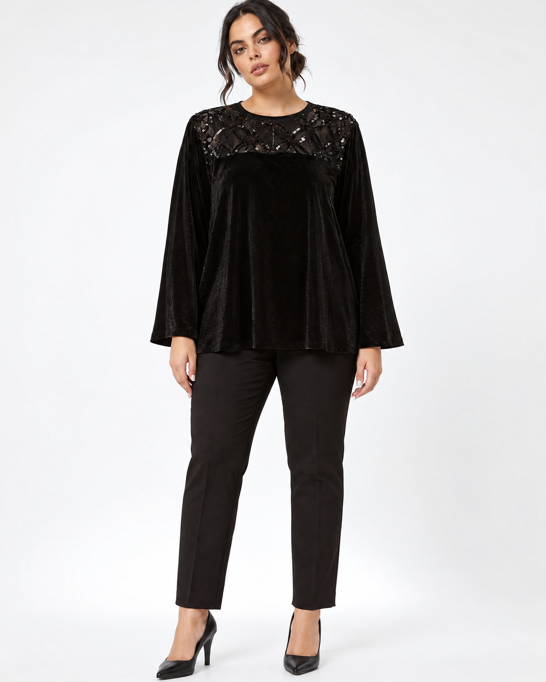 Blusa in velluto con inserto in pizzo ricamato NERO - indossato frontale