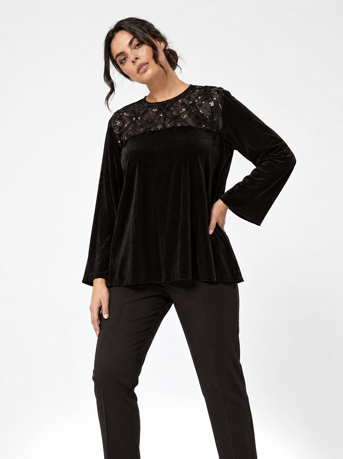 Blusa in velluto con inserto in pizzo ricamato NERO - tre quarti