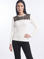 Maglia girocollo con carrè con inserto in pizzo OFF WHITE - tre quarti