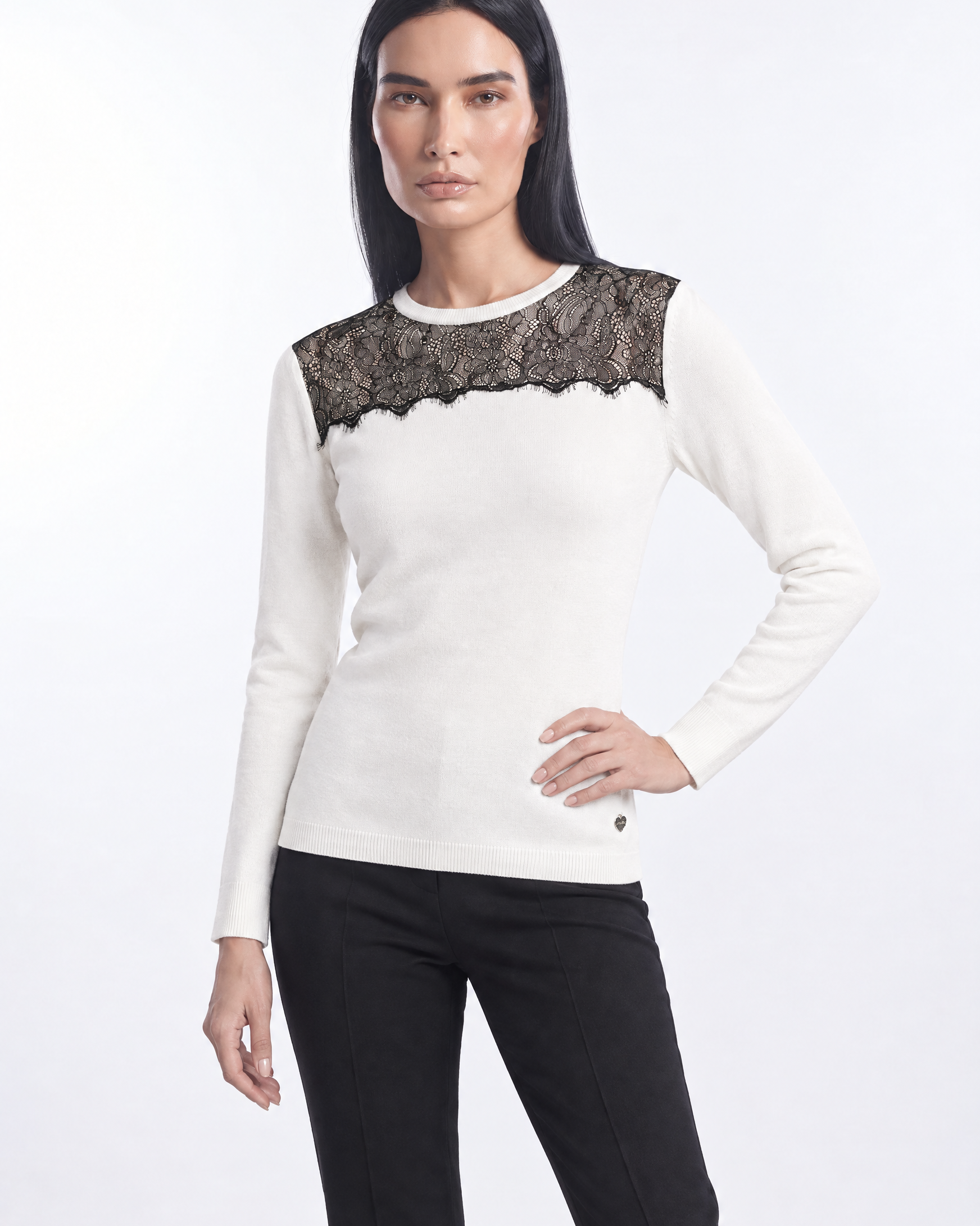 Maglia girocollo con carrè con inserto in pizzo OFF WHITE - tre quarti