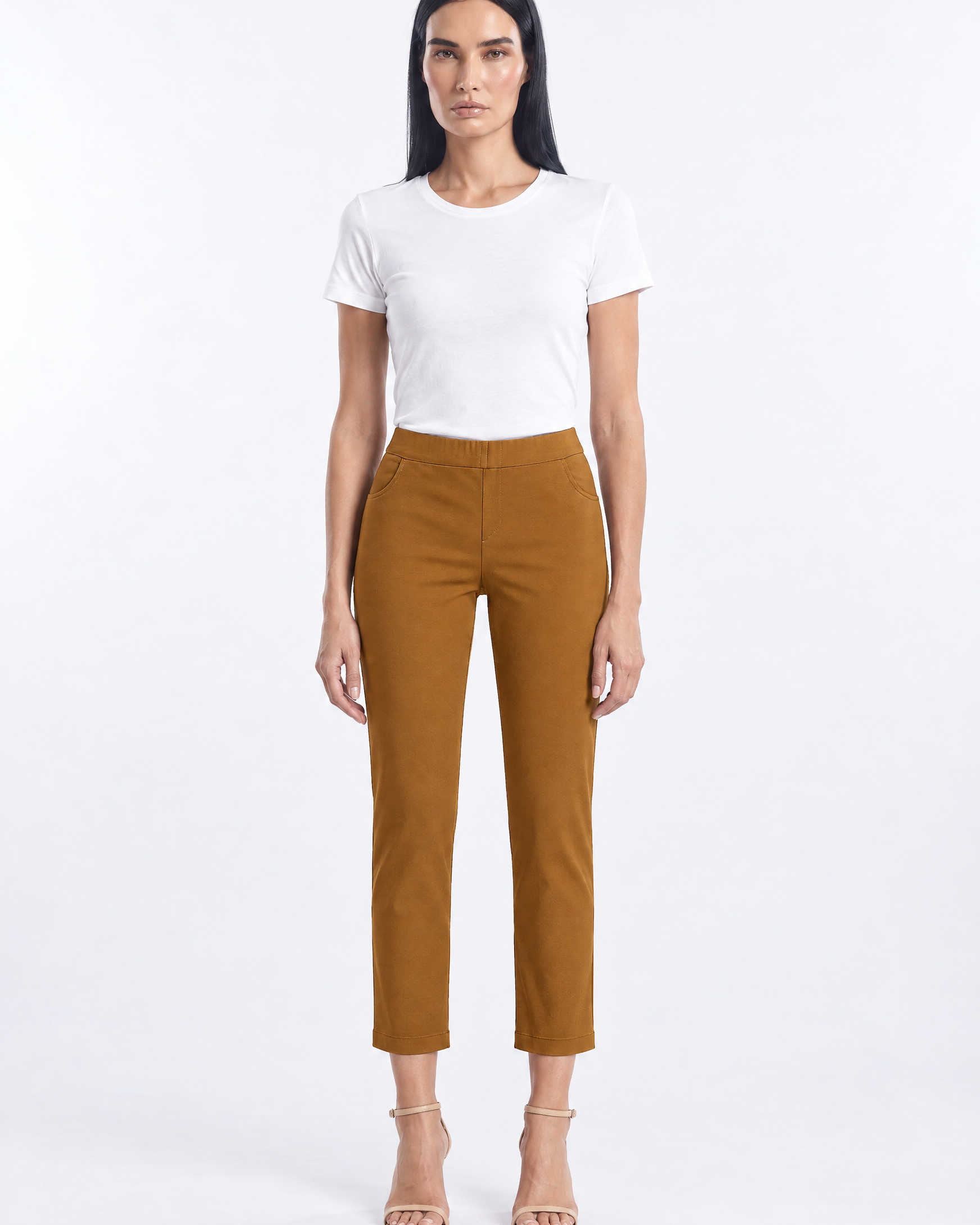 Pantalone pinocchietto con ricamo TABACCO - indossato frontale