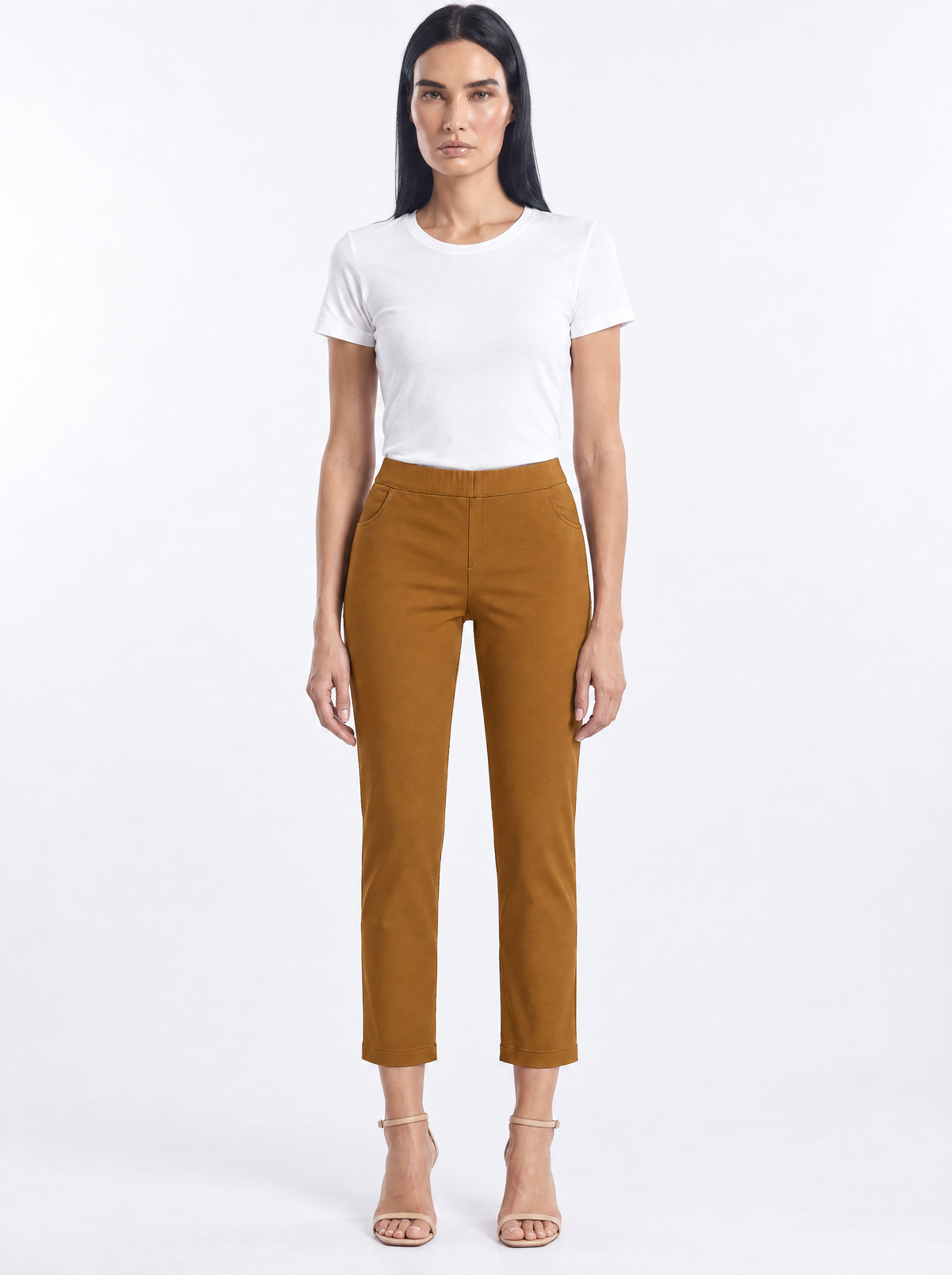 Pantalone pinocchietto con ricamo TABACCO - indossato frontale