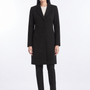 Cappotto midi monopetto con bottoni - indossato frontale
