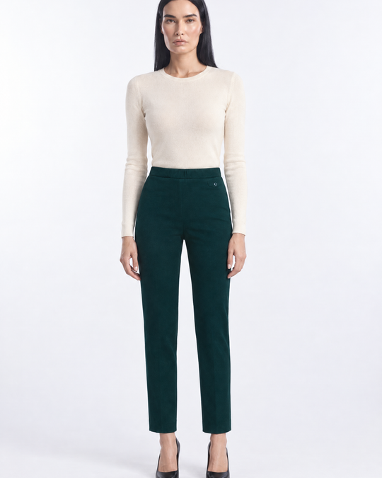 Pantaloni con vita elastica e pattina con bottone VERDE - indossato frontale