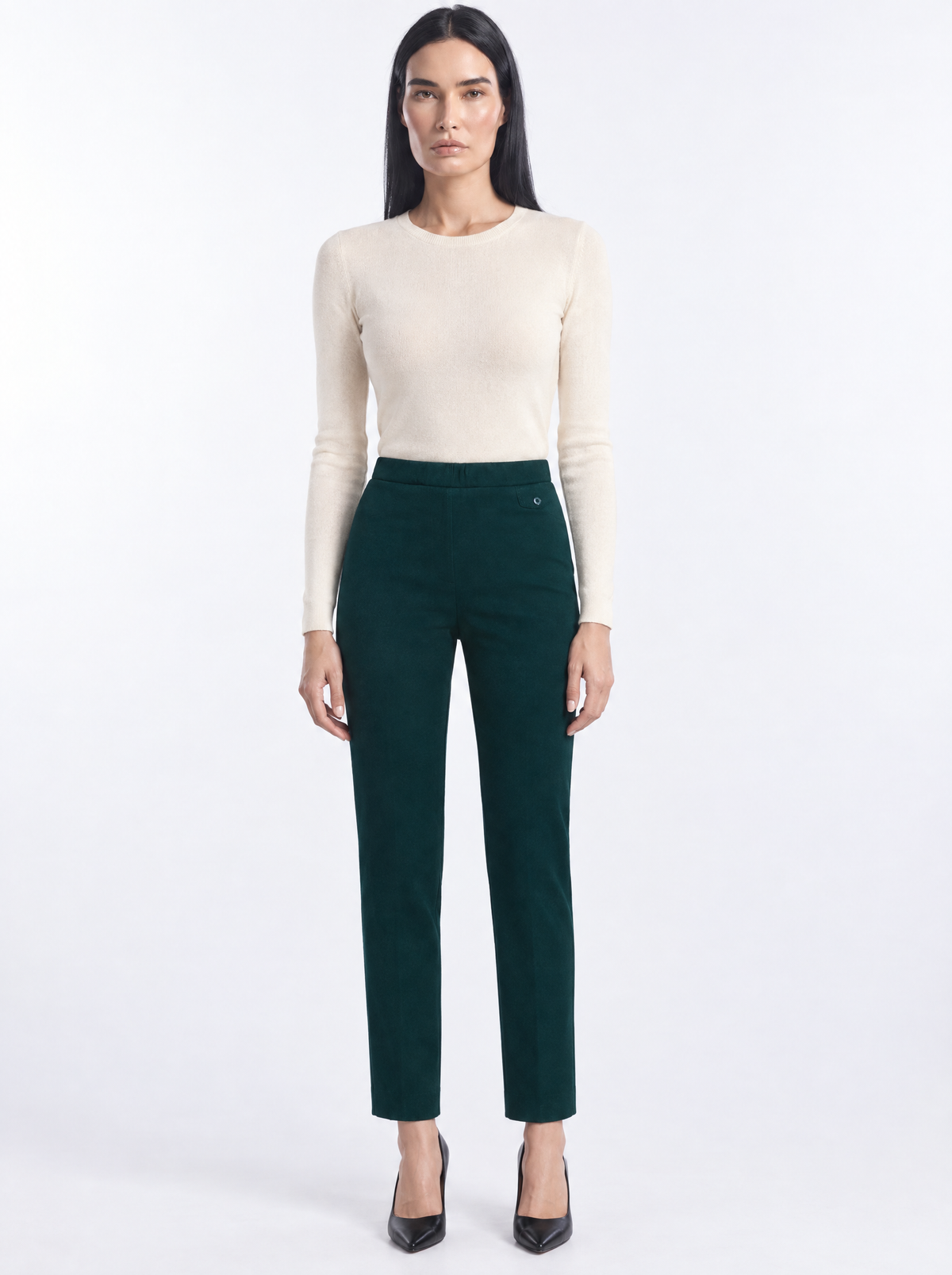 Pantaloni con vita elastica e pattina con bottone VERDE - indossato frontale