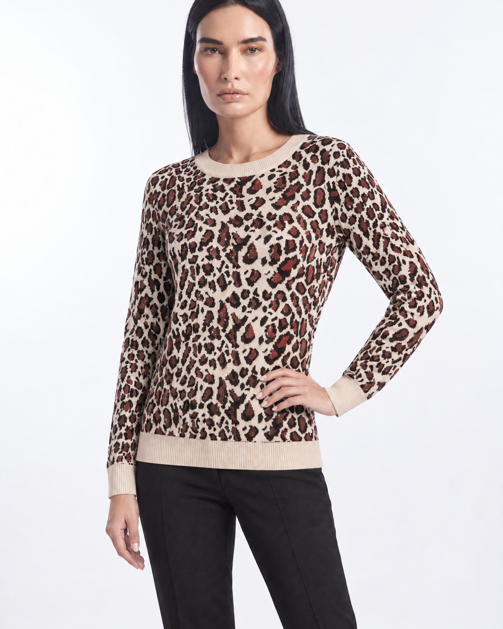 Maglia girocollo in jacquard animalier con contrasti a tinta unita ANIMALIER - tre quarti