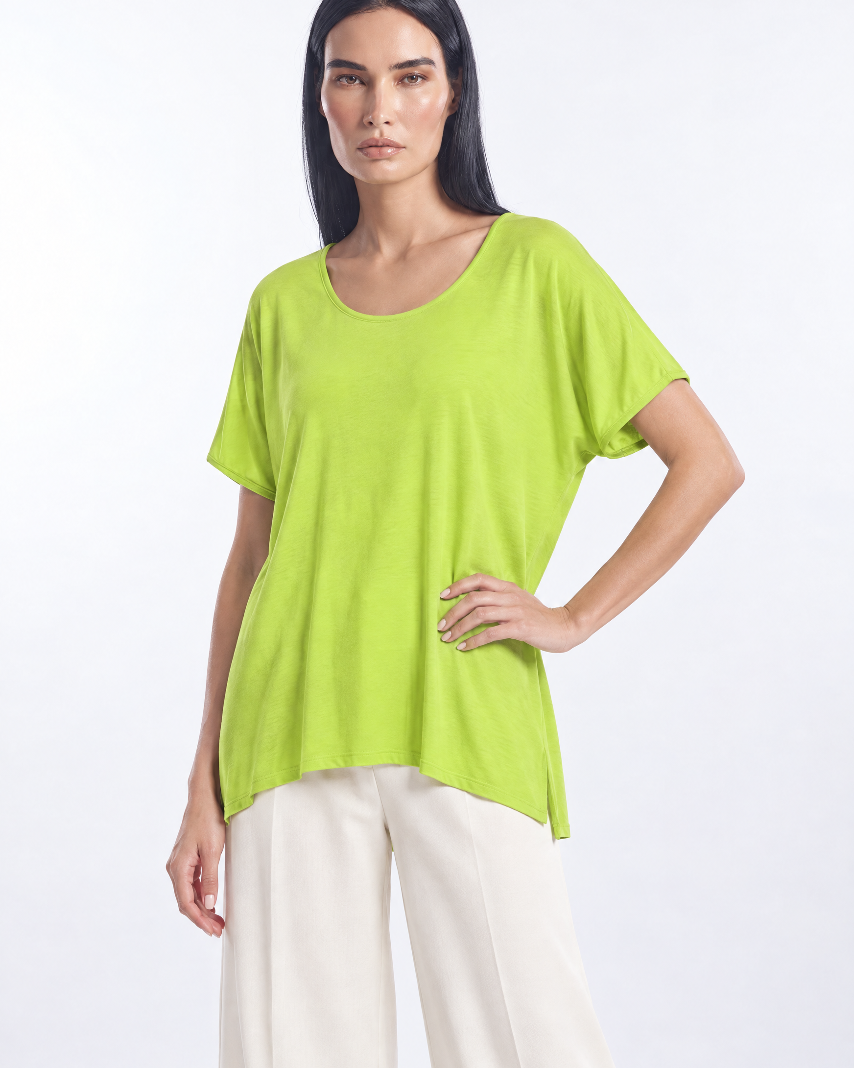 Maglia in filato di viscosa con maniche kimono e orlo asimmetrico Lime - tre quarti