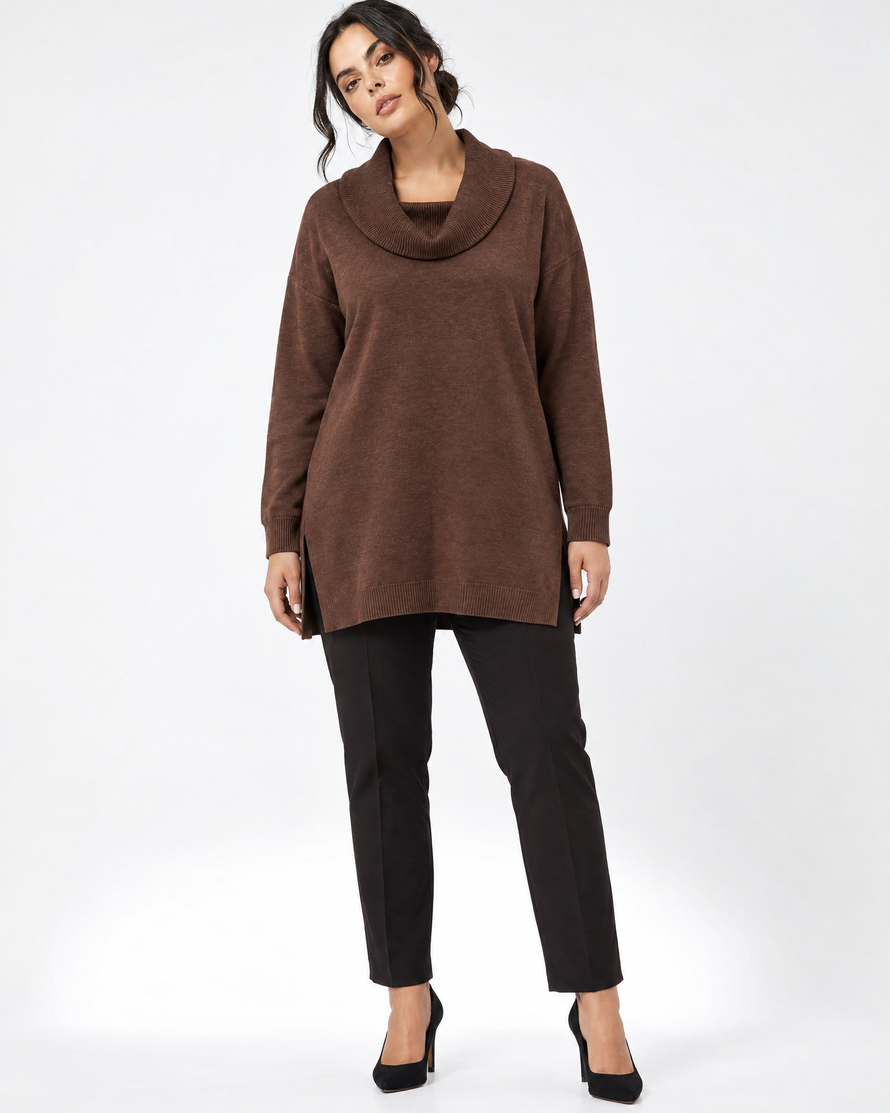 Maglia maxi con collo sciallato e spacchi CACAO - indossato frontale