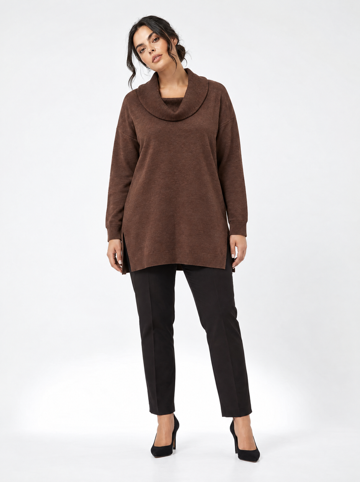 Maglia maxi con collo sciallato e spacchi CACAO - indossato frontale