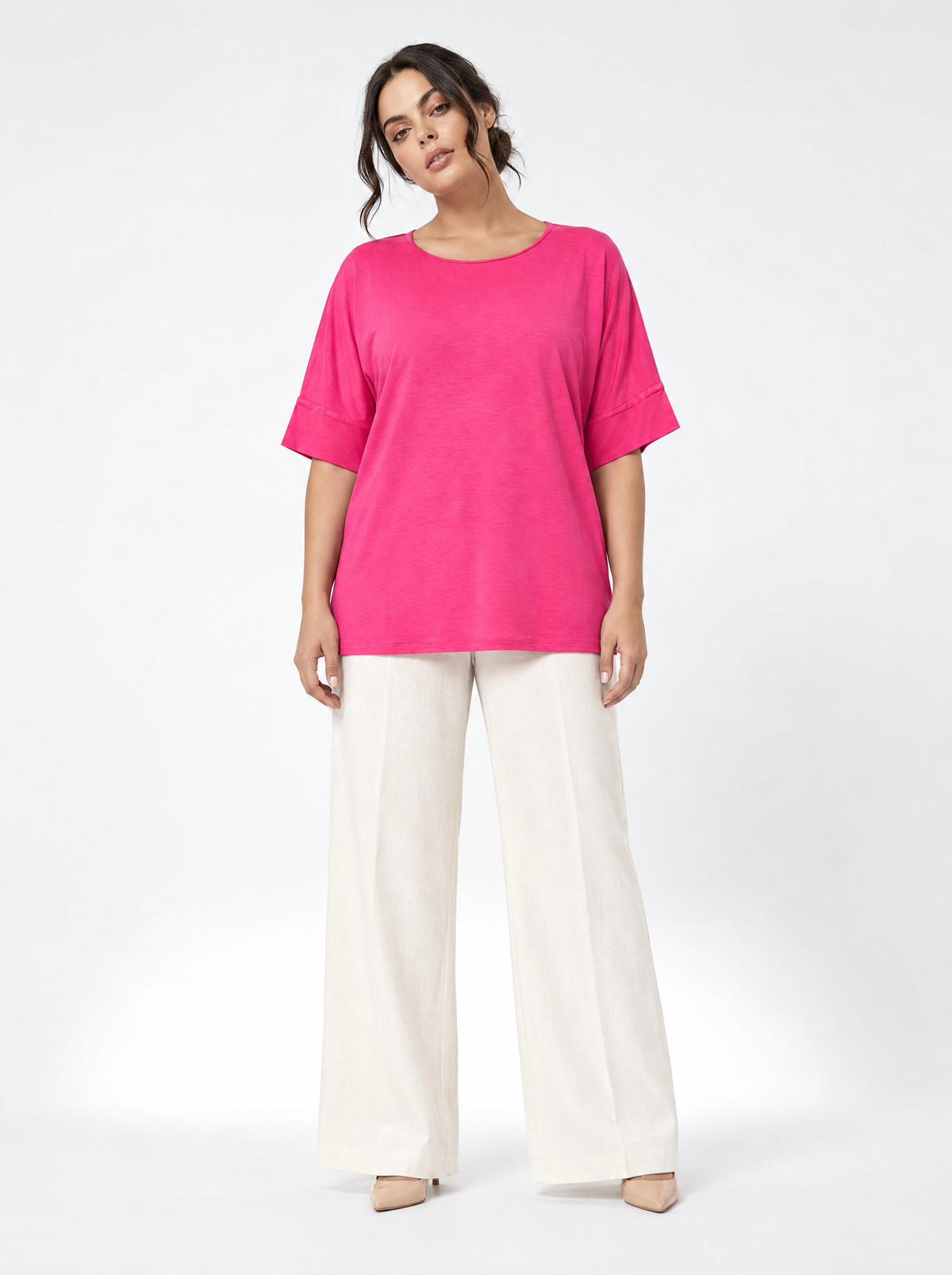 Maglia in filato di viscosa elasticizzata tinta unita con scollo rotondo e maniche kimono. FUXIA - indossato frontale