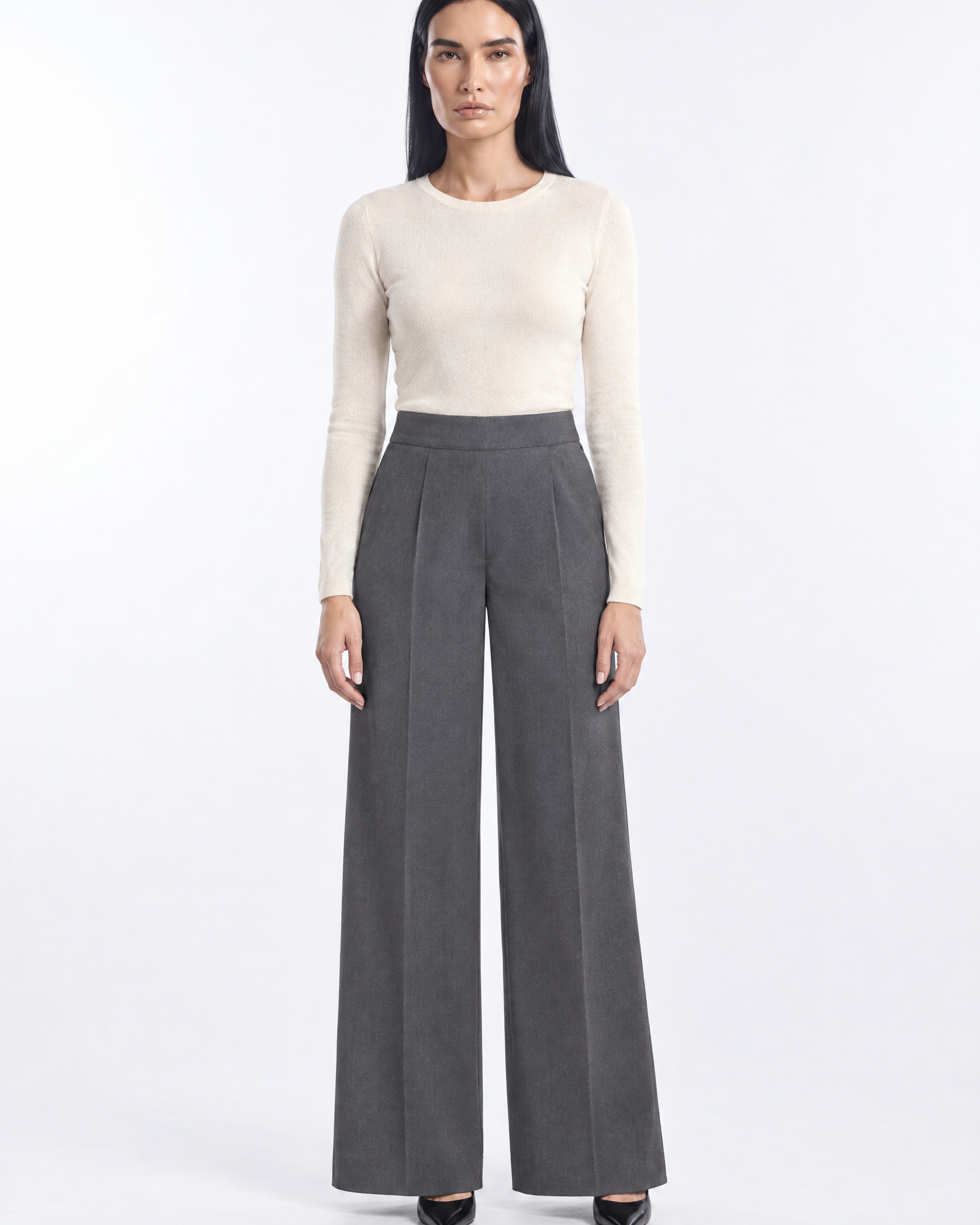 Pantalone a palazzo con pinces GRIGIO - indossato frontale