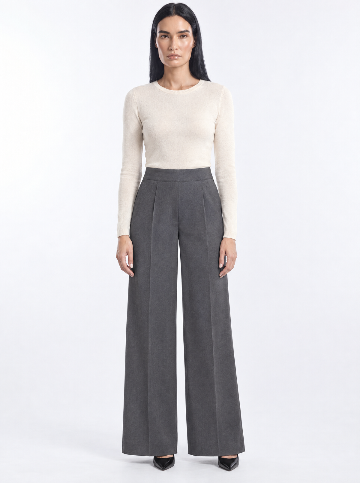 Pantalone a palazzo con pinces GRIGIO - indossato frontale