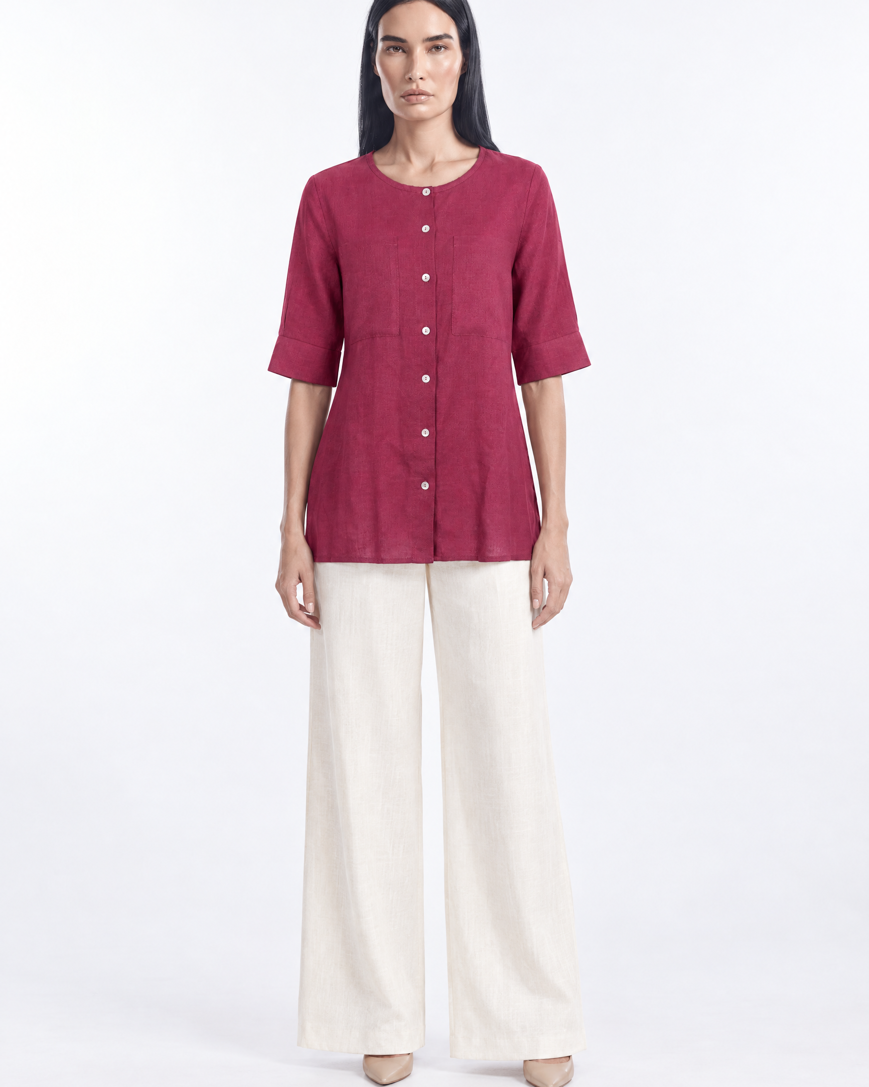 Camicia girocollo con tasche frontali in misto lino e viscosa Burgundy - indossato frontale