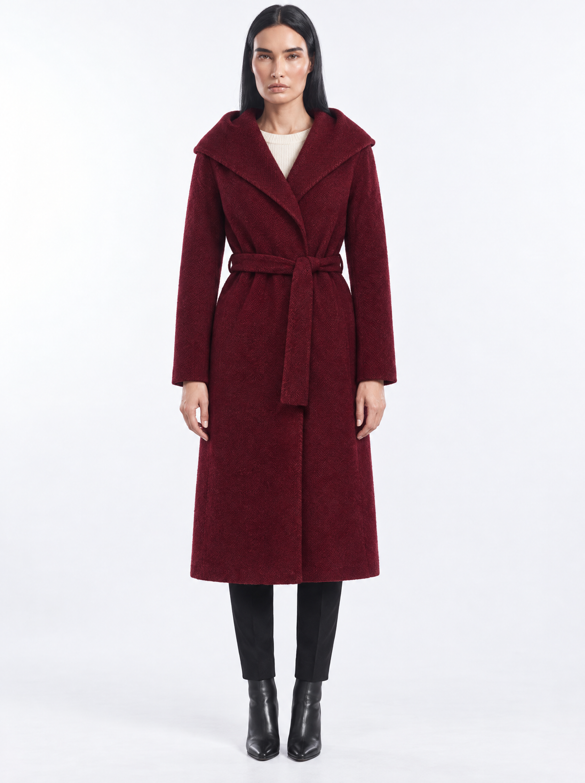 Cappotto a vestaglia con cintura e cappuccio BORDEAUX - indossato frontale