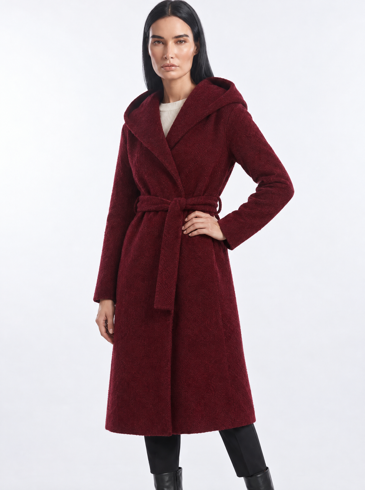 Cappotto a vestaglia con cintura e cappuccio BORDEAUX - tre quarti