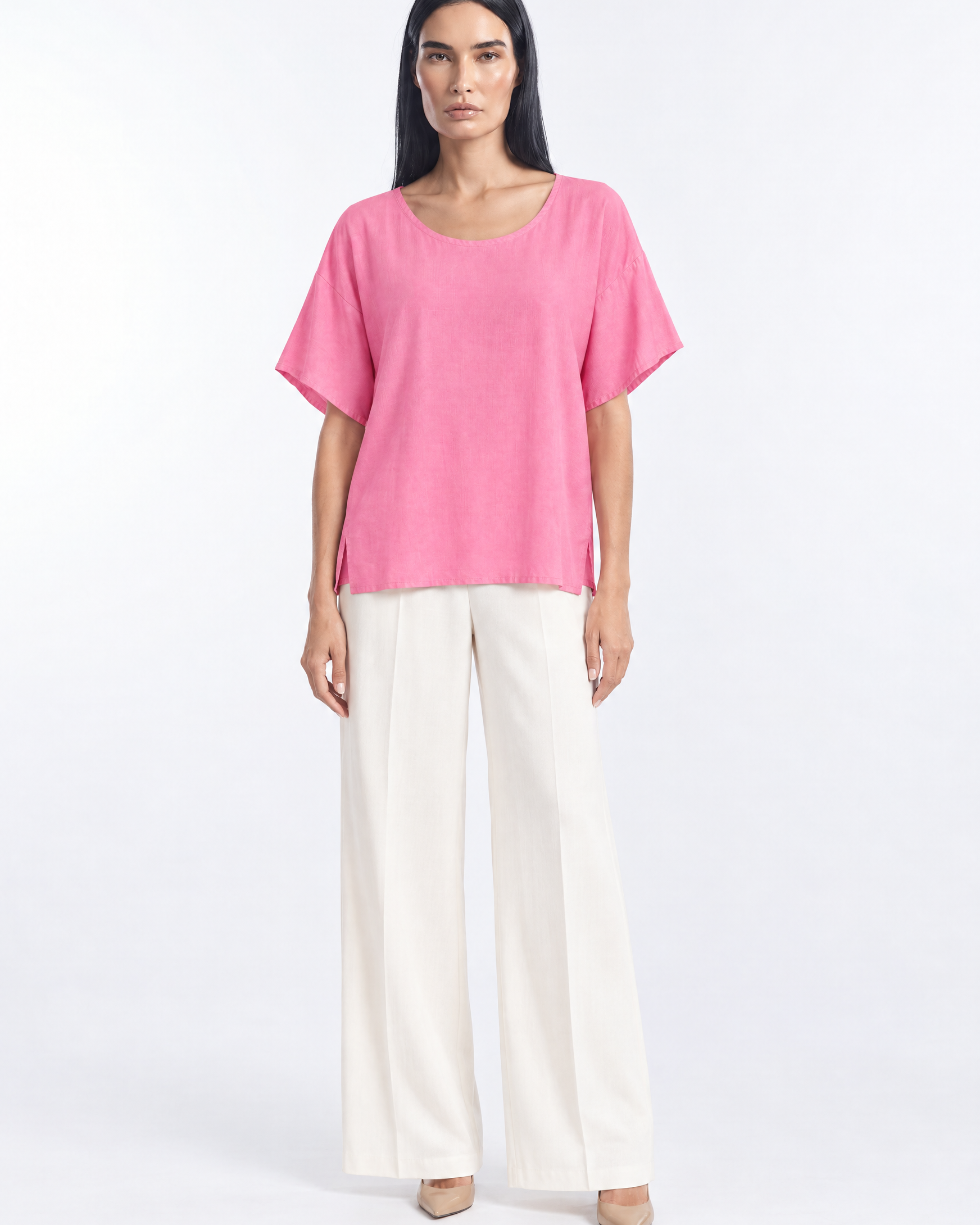 Blusa mezza manica in viscosa in tinta unita e spacchetti laterali ROSA - indossato frontale