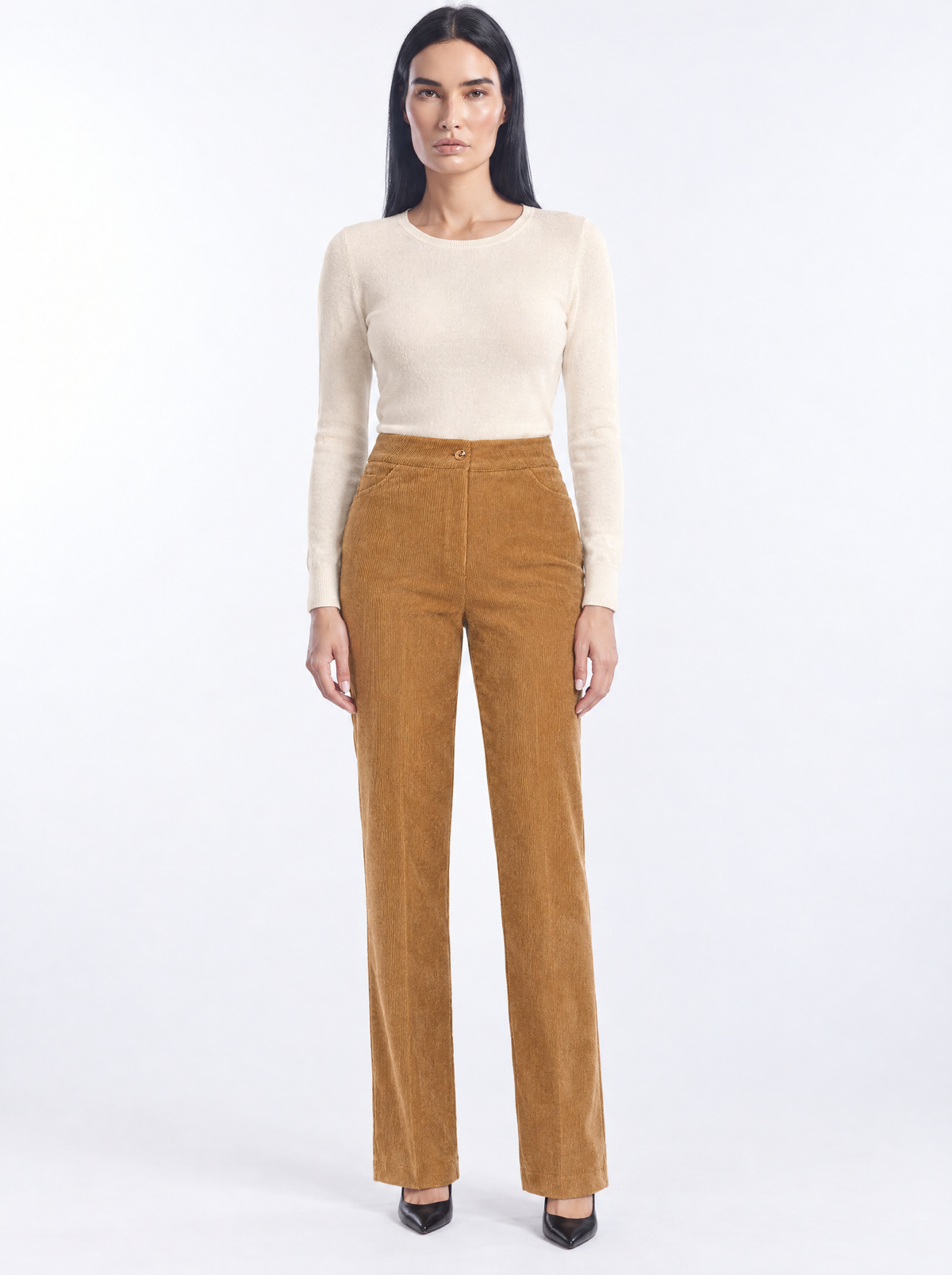 Pantaloni con tasche in velluto a coste CAMMELLO - indossato frontale