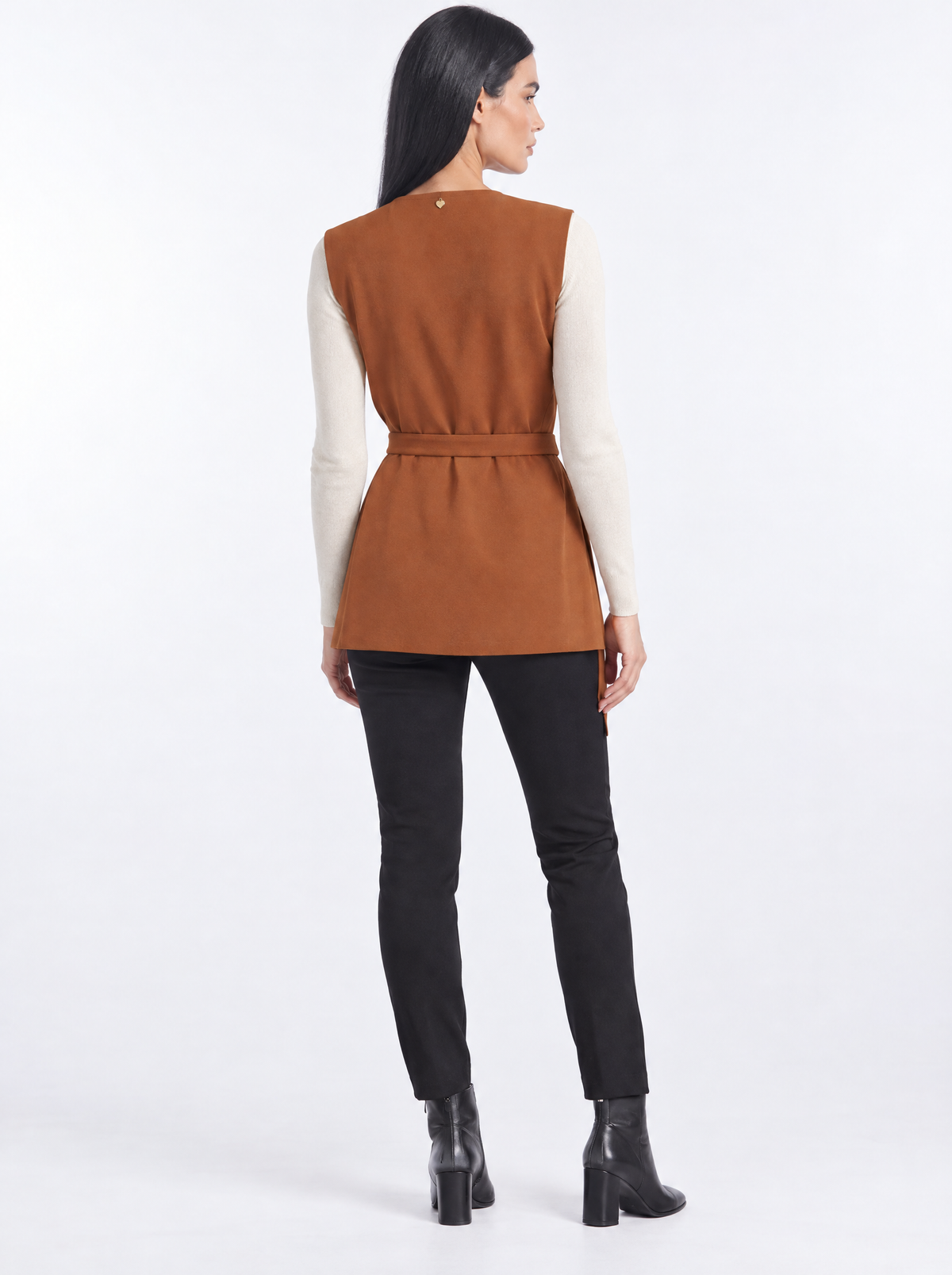 Gilet in crêpe elasticizzato tinta unita con cintura in vita e spilla con fantasia floreale astratt NOCE - retro