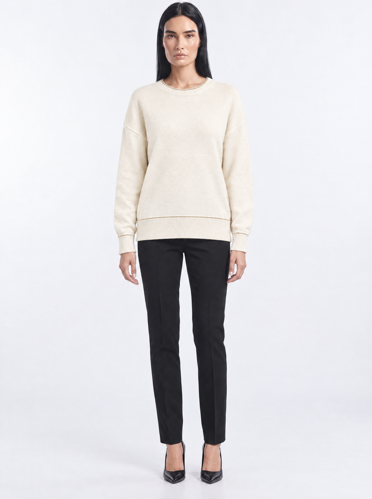 MAGLIA GIROCOLLO CON PROFILO LUREX LATTE - indossato frontale