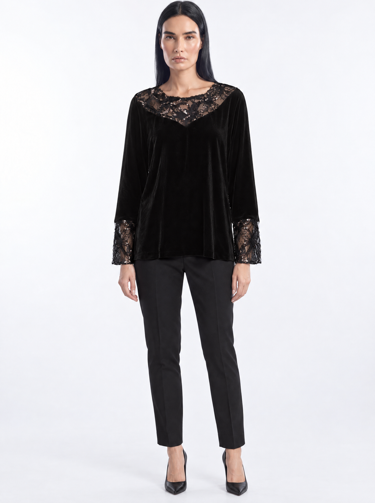 Blusa con inserti in pizzo ricamato NERO - indossato frontale