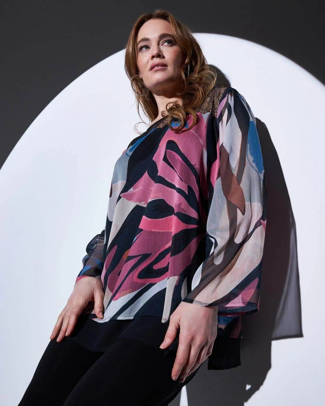 Blusa in georgette fantasia fiore con carré in pizzo NERO DORABELLA PIU' 49