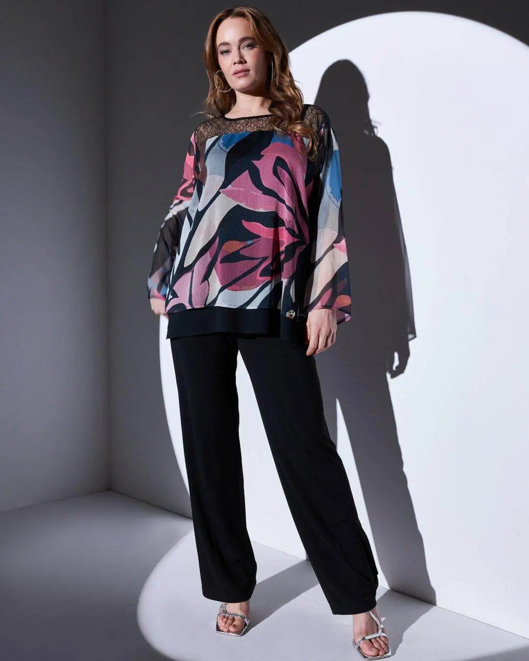 Blusa in georgette fantasia fiore con carré in pizzo NERO DORABELLA PIU'