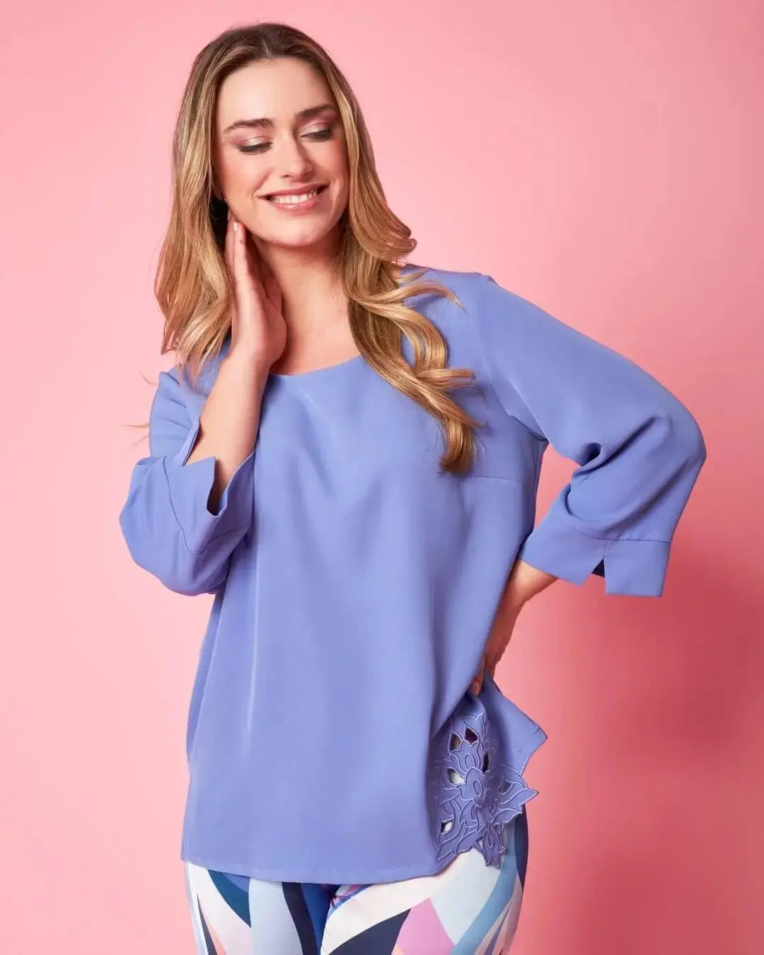 Blusa tinta unita in jersey crêpe elasticizzato con fiore intagliato sul fondo LAVANDA DORABELLA XXL