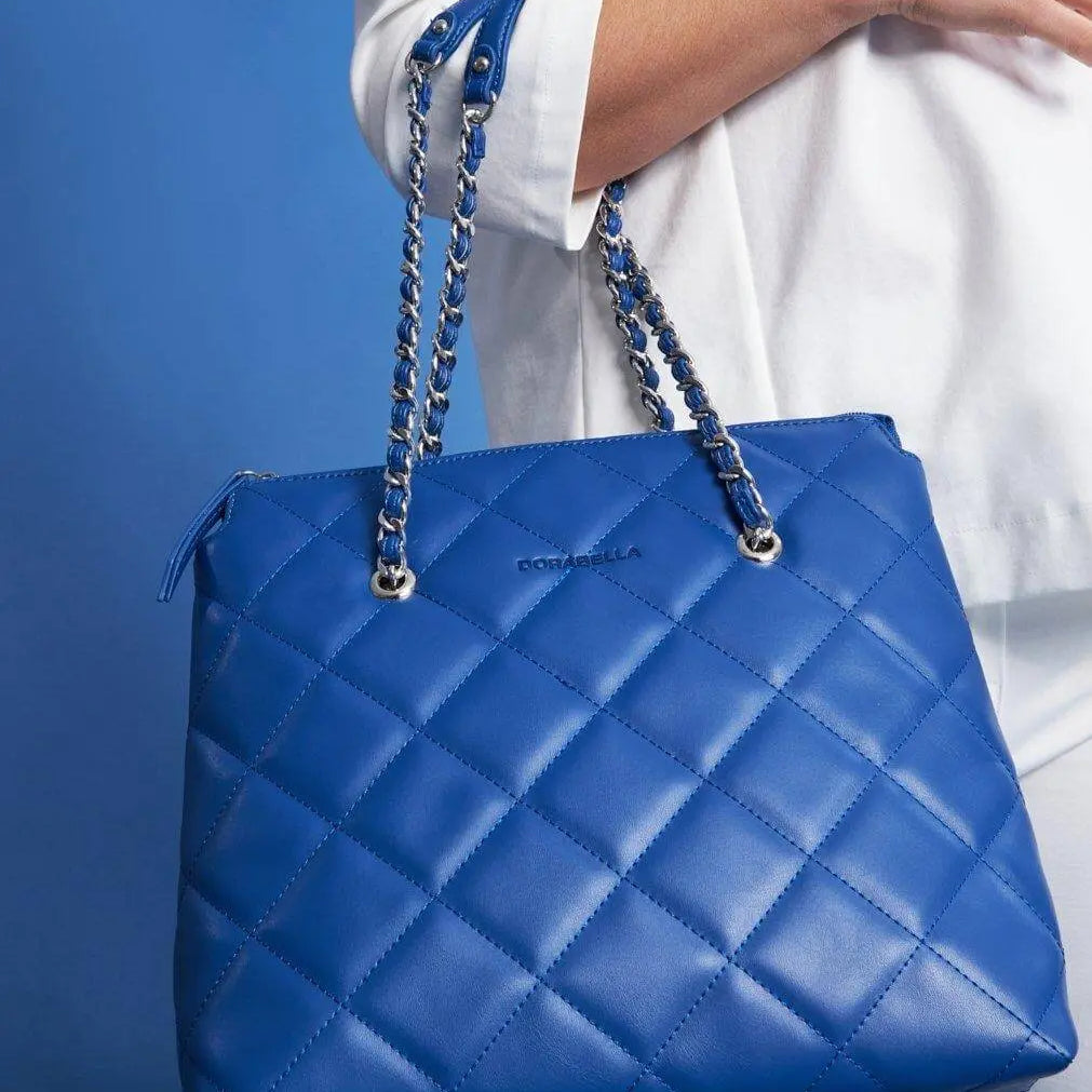 Borsa shopper media in ecopelle matelassé con manici a catena BLU CHIARO DORABELLA UNICO
