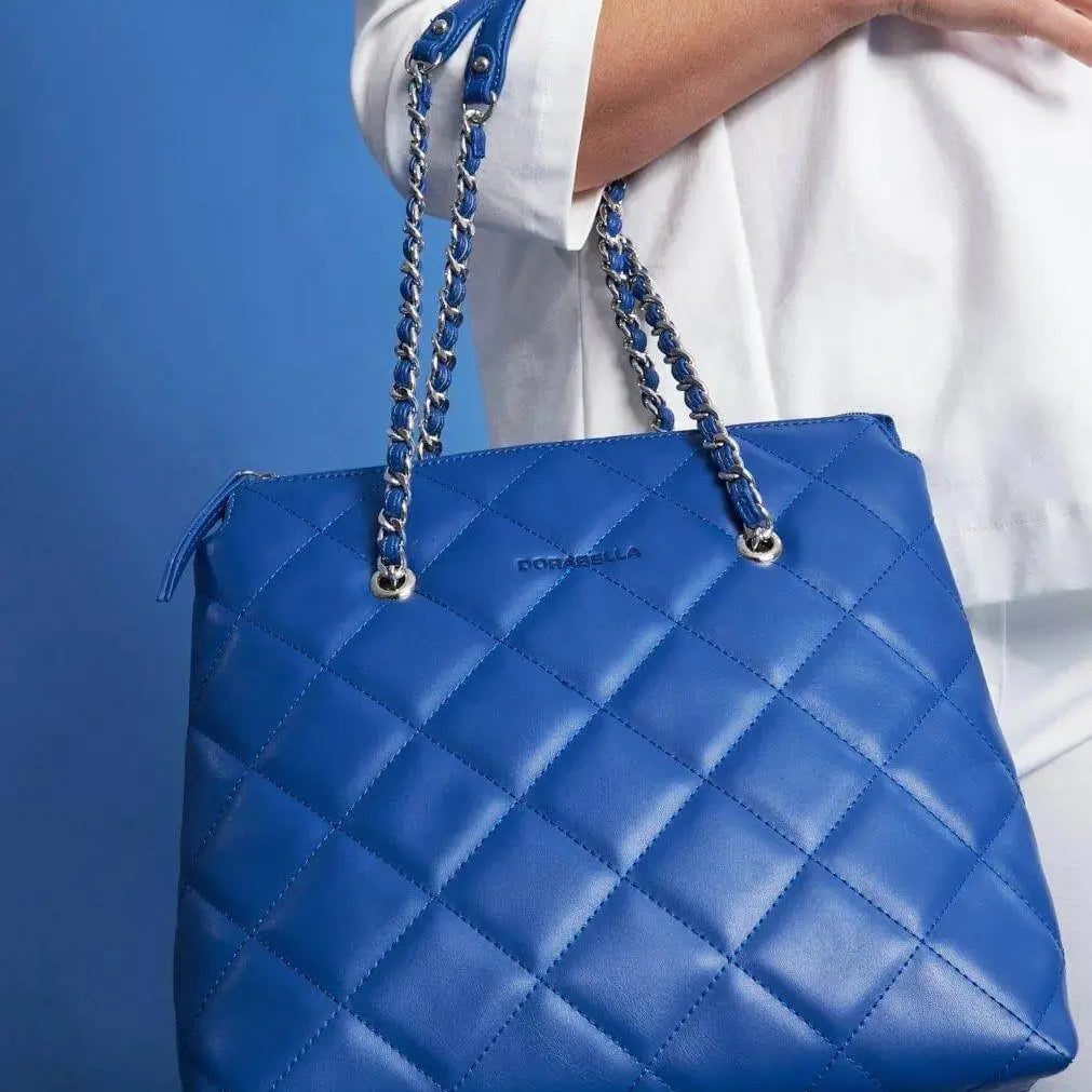 Borsa shopper media in ecopelle matelassé con manici a catena BLU CHIARO DORABELLA UNICO