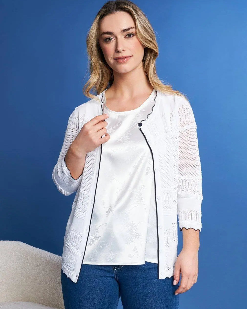 Cardigan con bottoni in maglia pointelle di misto viscosa con piping a contrasto WHITE DORABELLA