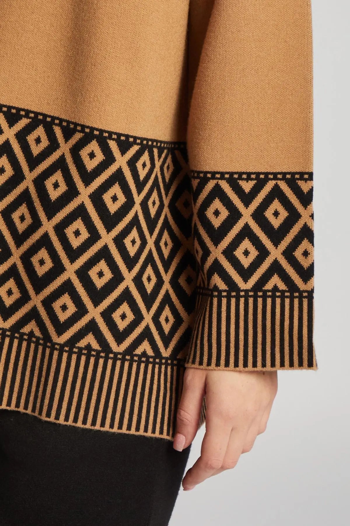 Cardigan jacquard geometrico CAMMELLO IRONICA