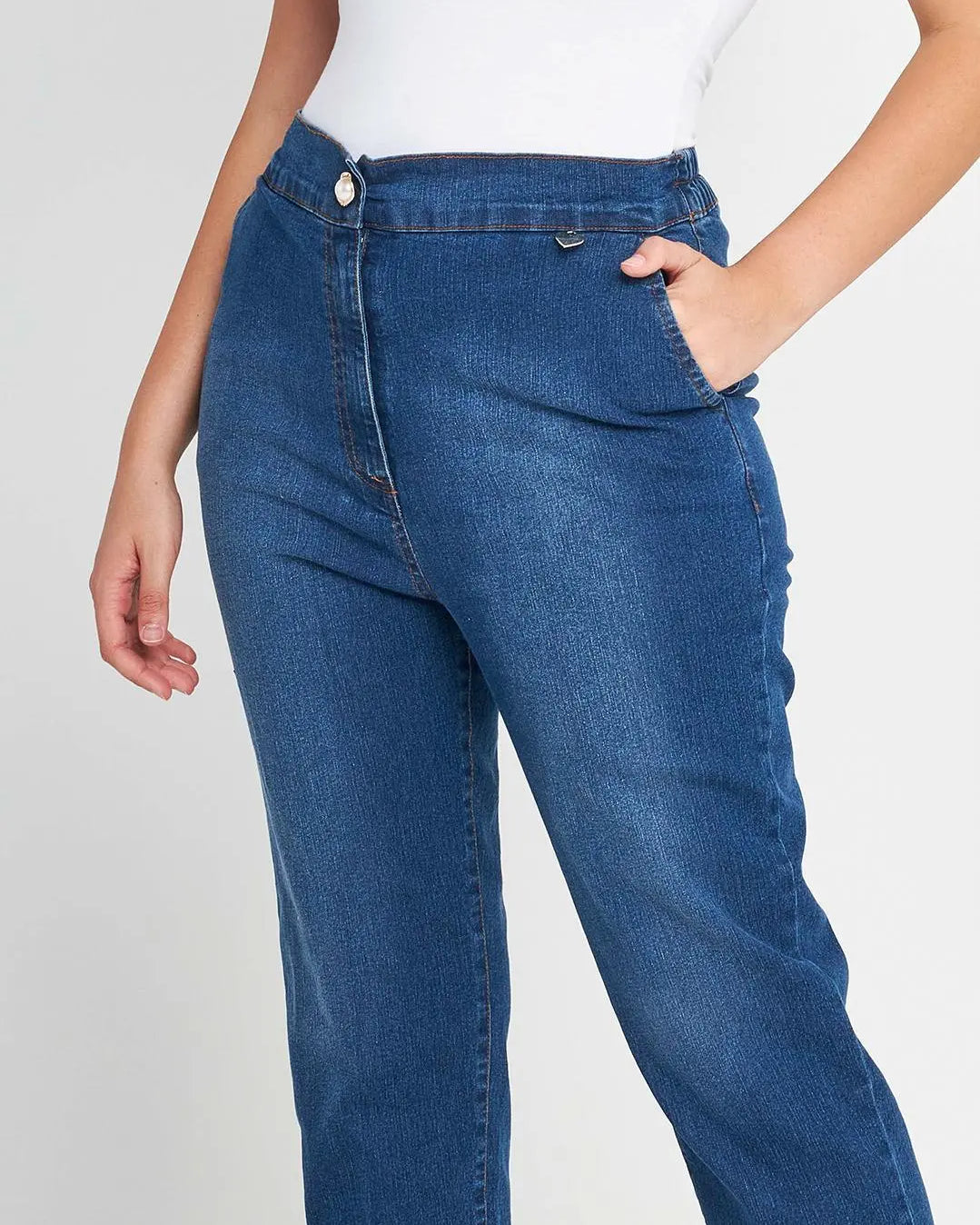 Jeans con bottone gioiello Blu DORABELLA