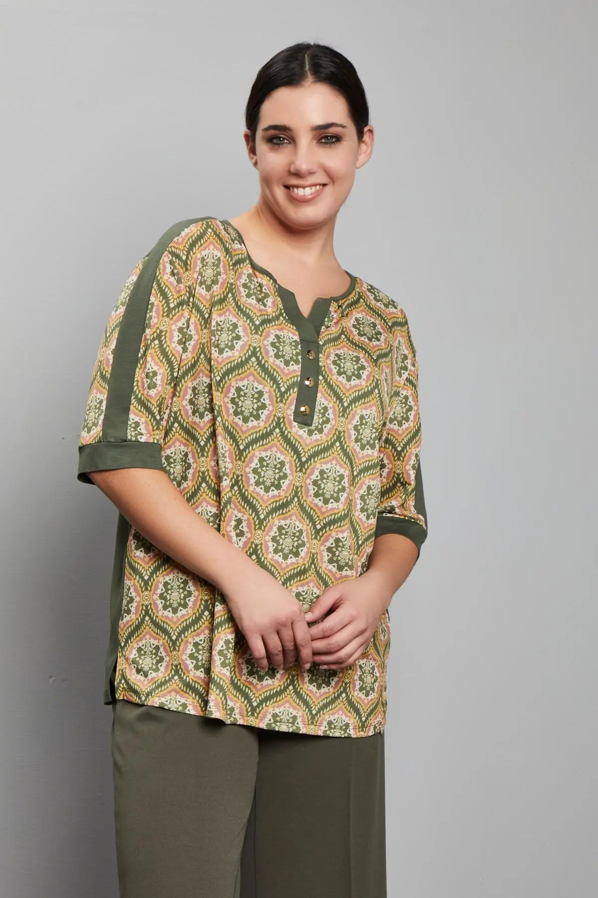 MAGLIA CON BOTTONI VERDE MILITARE DORABELLA PIU'