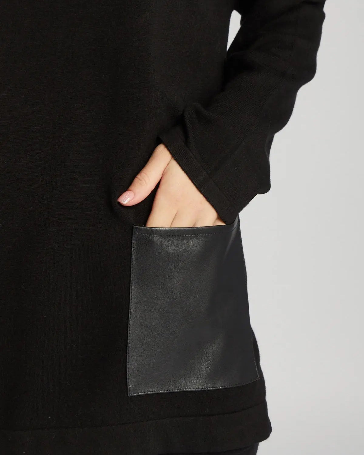 Maglia con applicazione tasche NERO IRONICA