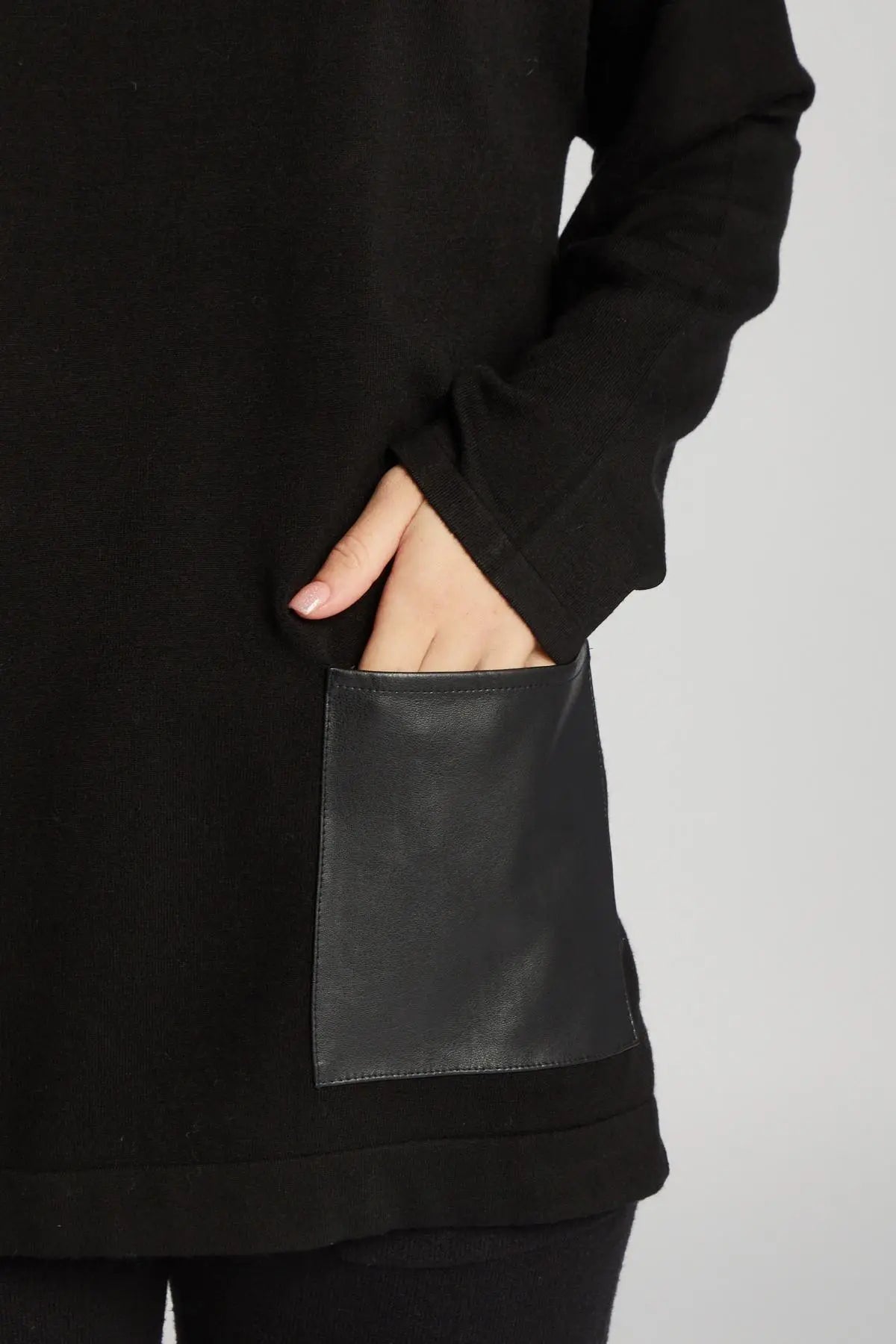 Maglia con applicazione tasche NERO IRONICA